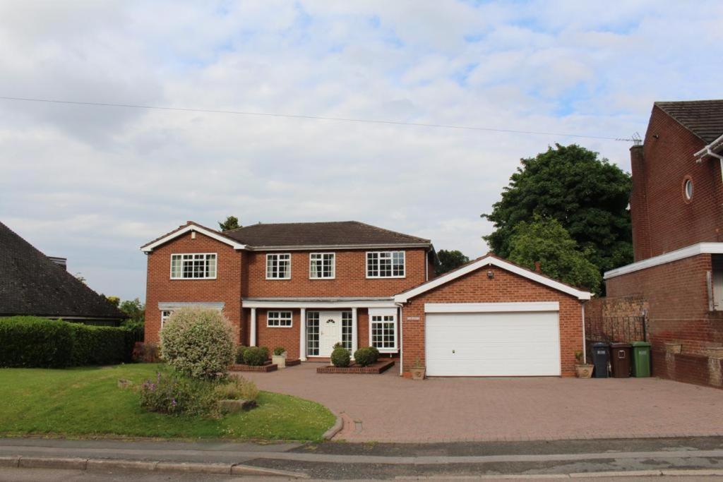 Unwind In Comfort At Cosy Caradus Your 4 Bedroom Home Sweet Home! Birmingham Kültér fotó