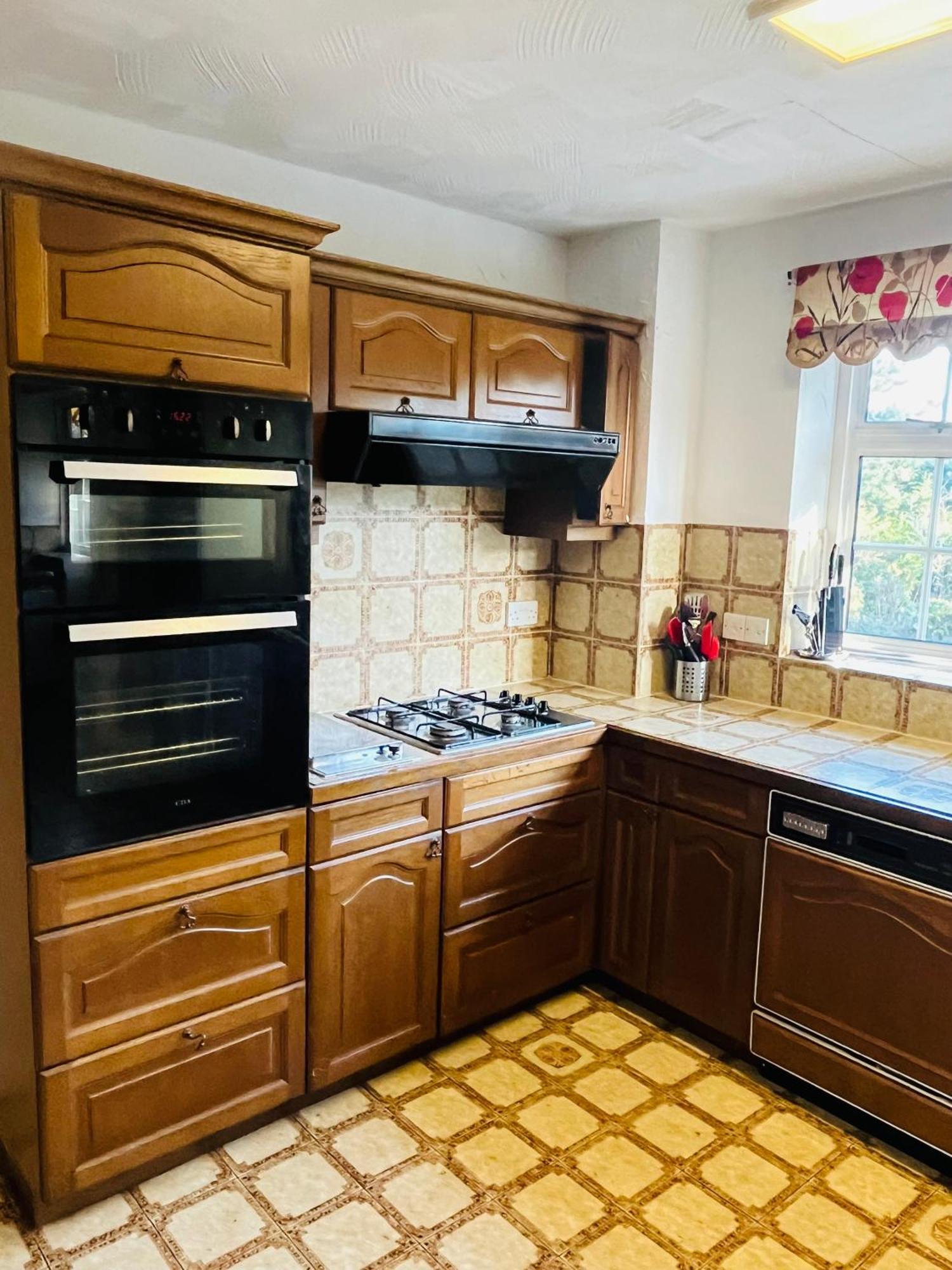 Unwind In Comfort At Cosy Caradus Your 4 Bedroom Home Sweet Home! Birmingham Kültér fotó