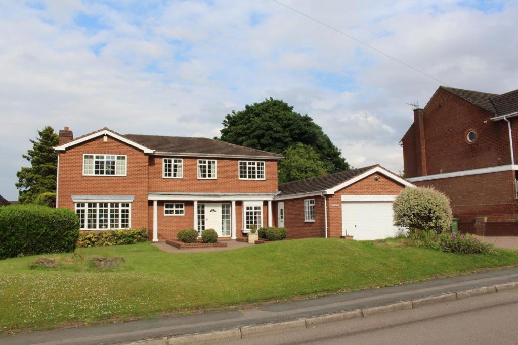 Unwind In Comfort At Cosy Caradus Your 4 Bedroom Home Sweet Home! Birmingham Kültér fotó