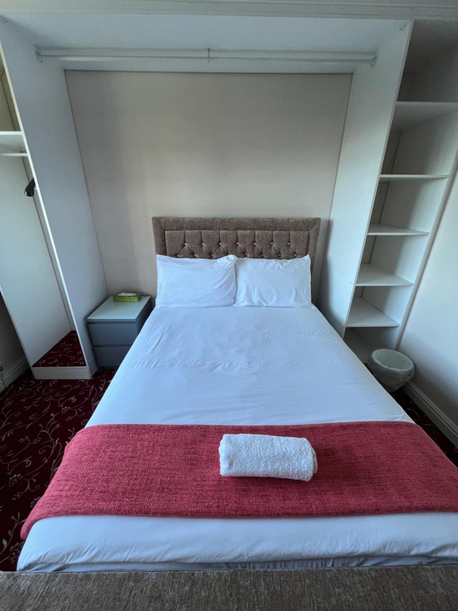 Unwind In Comfort At Cosy Caradus Your 4 Bedroom Home Sweet Home! Birmingham Kültér fotó