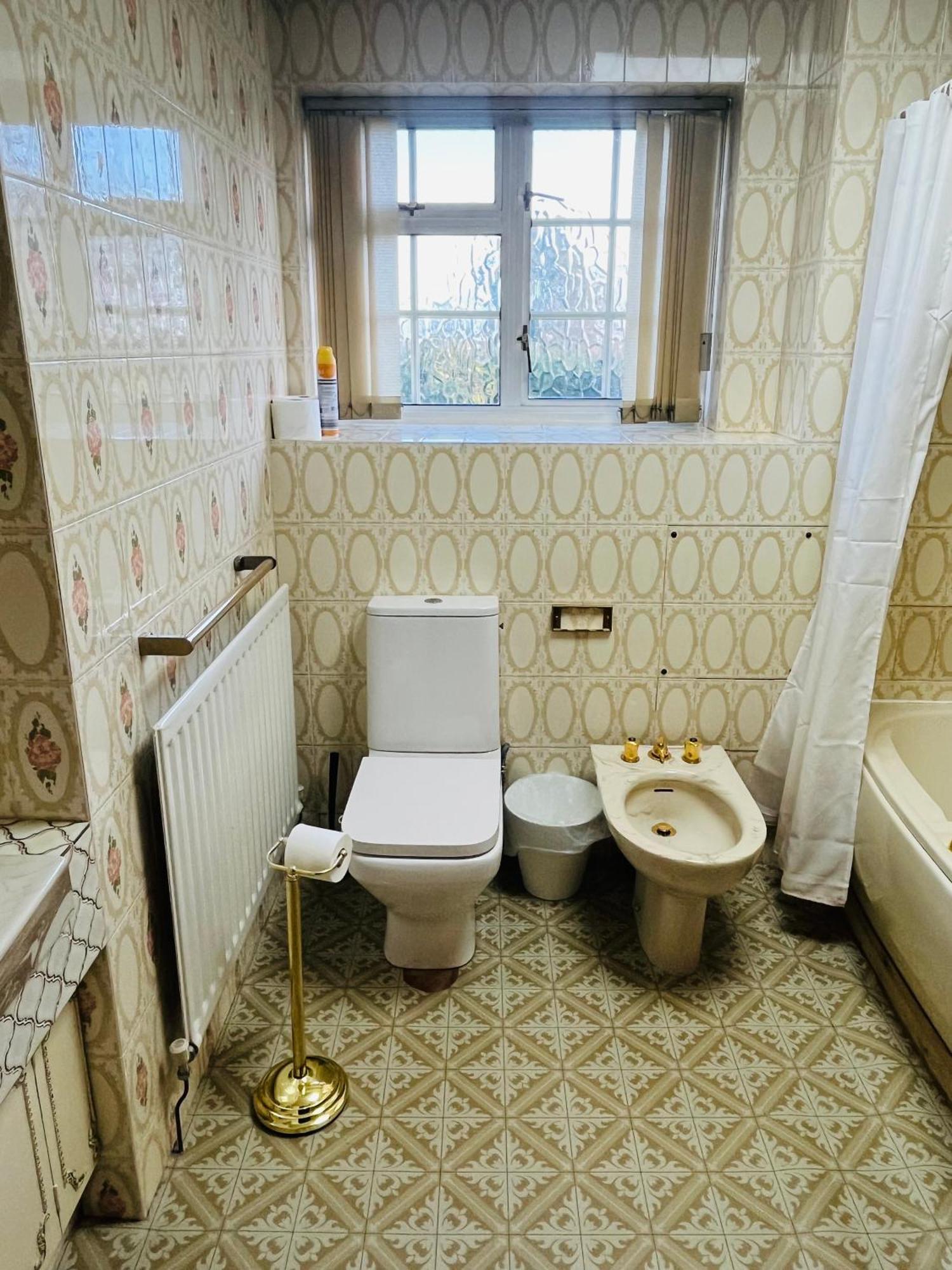 Unwind In Comfort At Cosy Caradus Your 4 Bedroom Home Sweet Home! Birmingham Kültér fotó