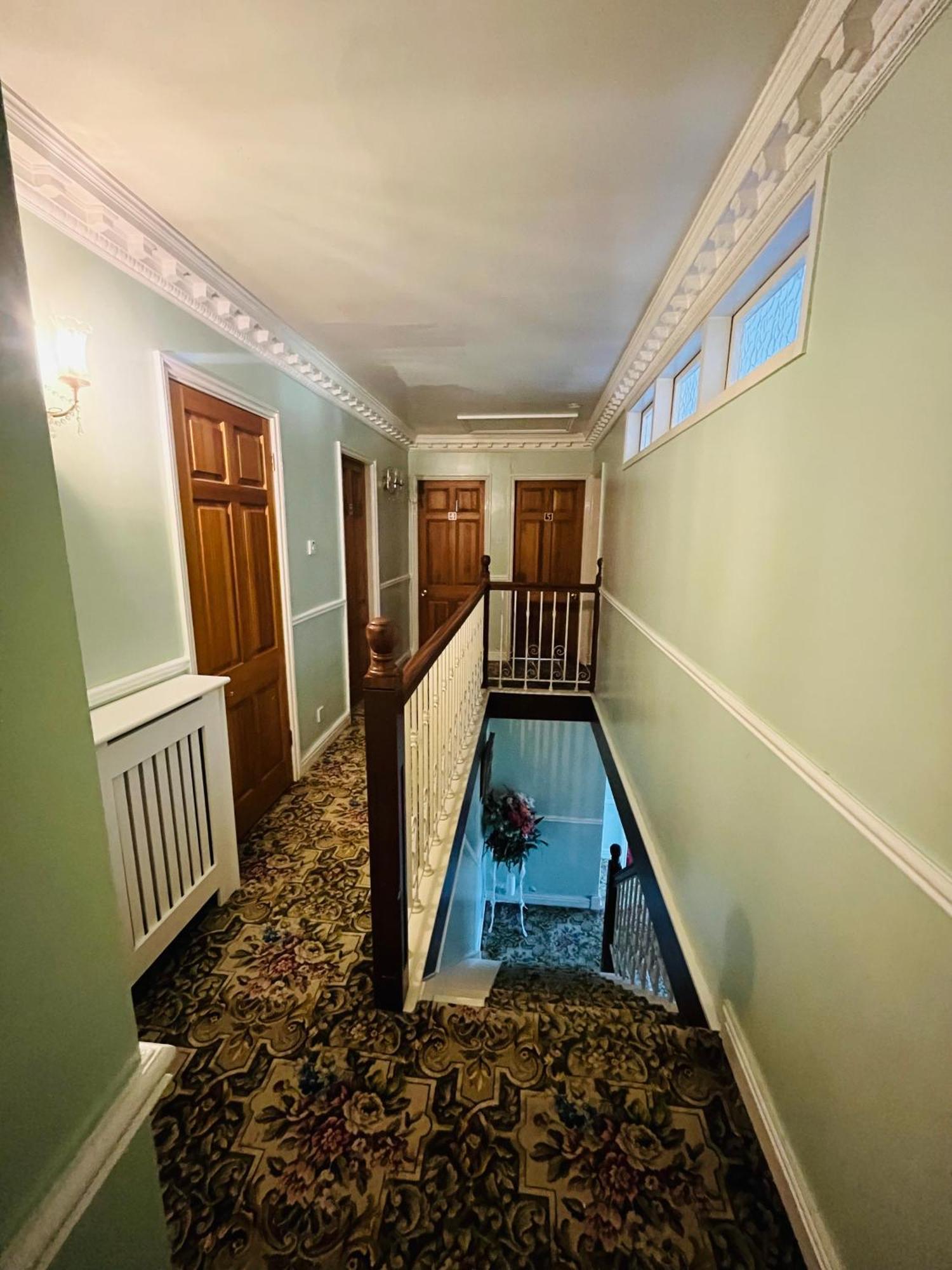 Unwind In Comfort At Cosy Caradus Your 4 Bedroom Home Sweet Home! Birmingham Kültér fotó