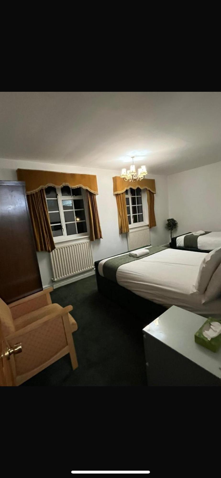 Unwind In Comfort At Cosy Caradus Your 4 Bedroom Home Sweet Home! Birmingham Kültér fotó