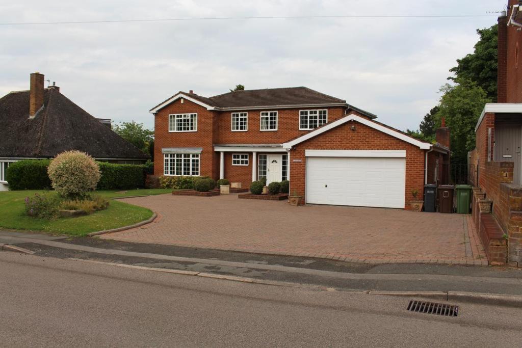 Unwind In Comfort At Cosy Caradus Your 4 Bedroom Home Sweet Home! Birmingham Kültér fotó
