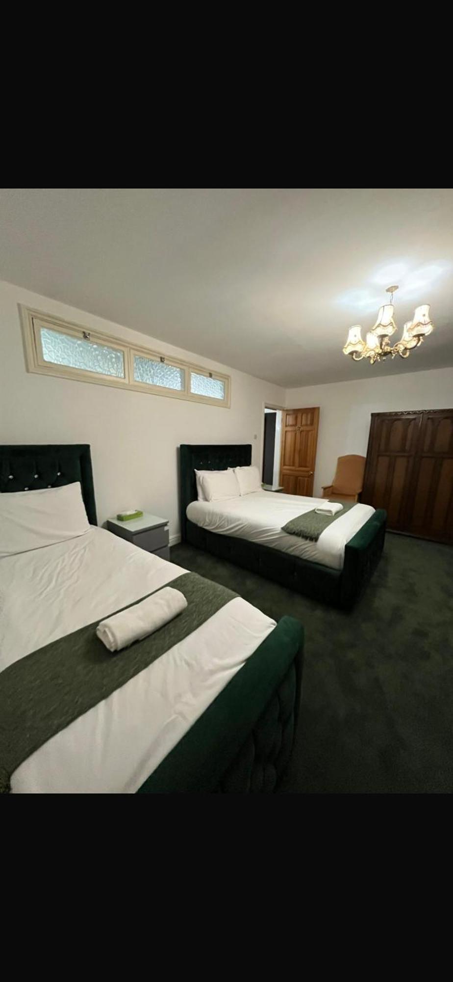 Unwind In Comfort At Cosy Caradus Your 4 Bedroom Home Sweet Home! Birmingham Kültér fotó