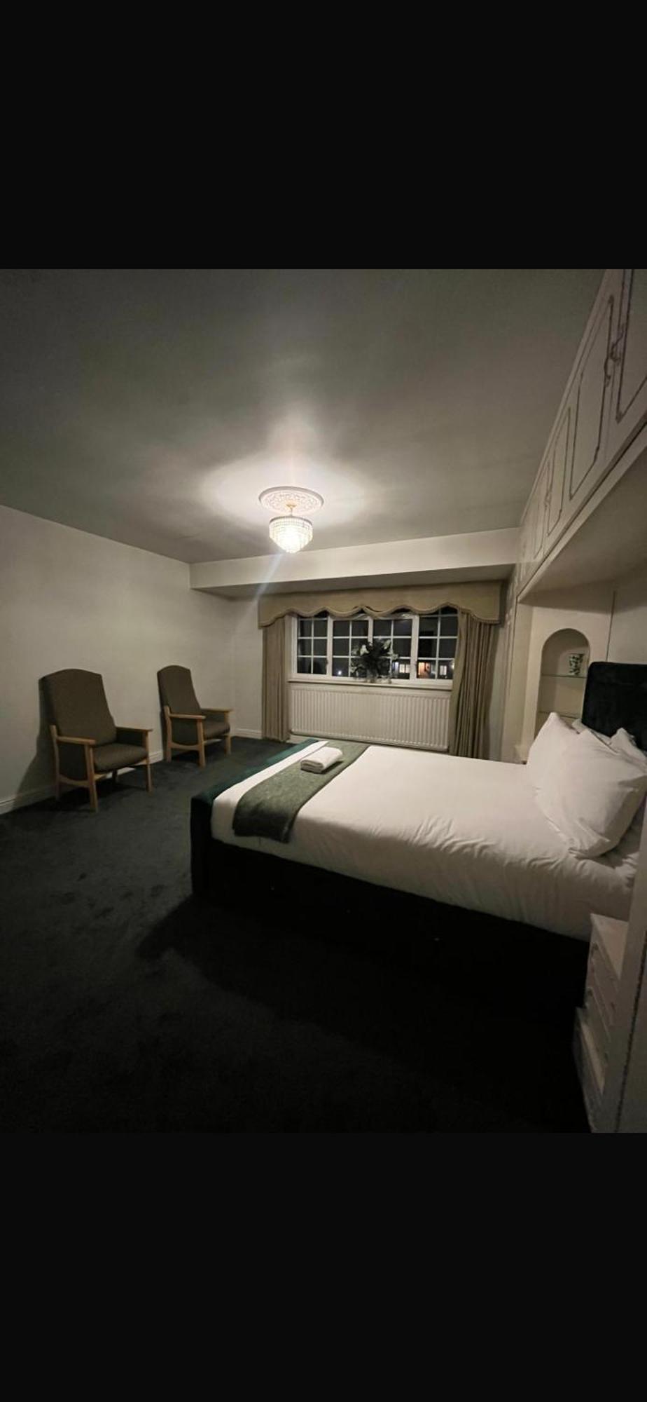 Unwind In Comfort At Cosy Caradus Your 4 Bedroom Home Sweet Home! Birmingham Kültér fotó