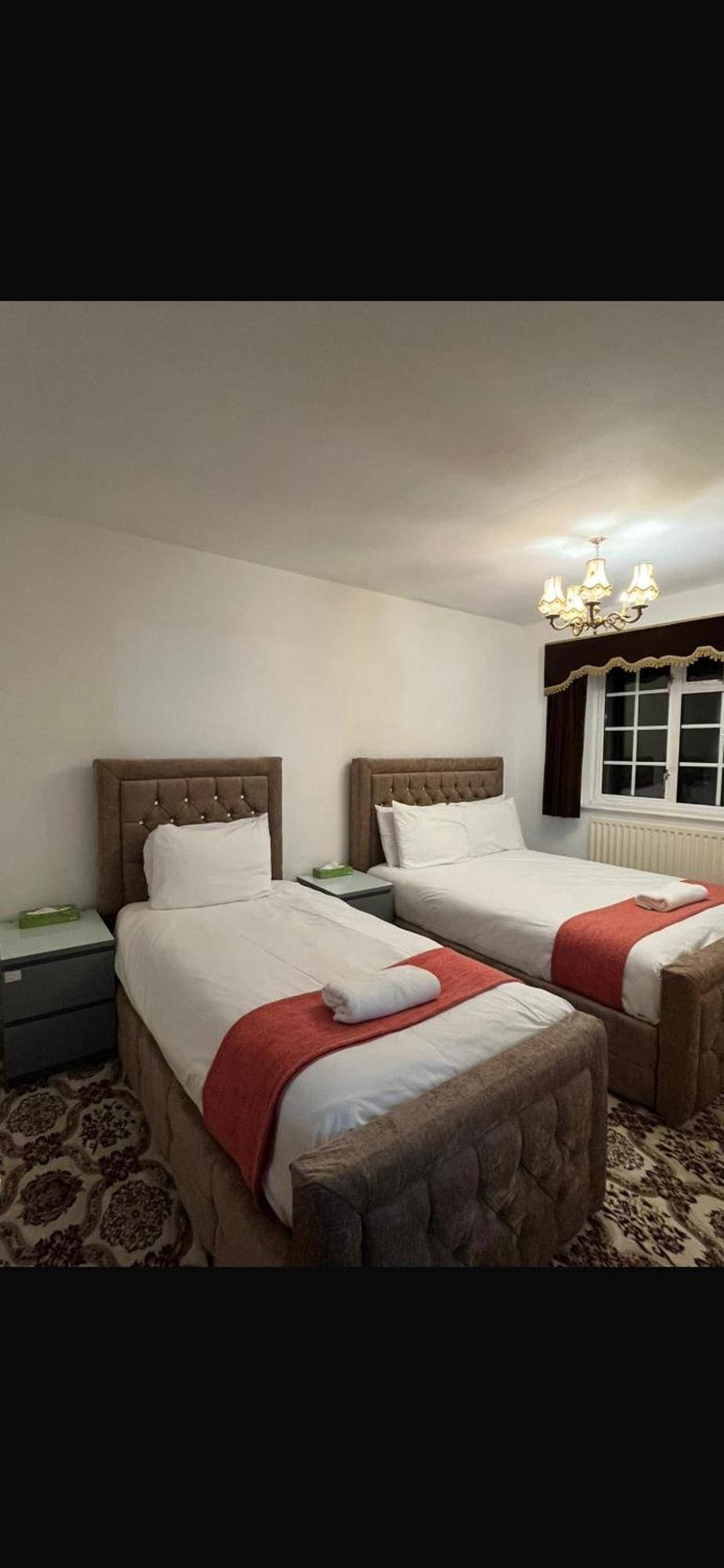 Unwind In Comfort At Cosy Caradus Your 4 Bedroom Home Sweet Home! Birmingham Kültér fotó