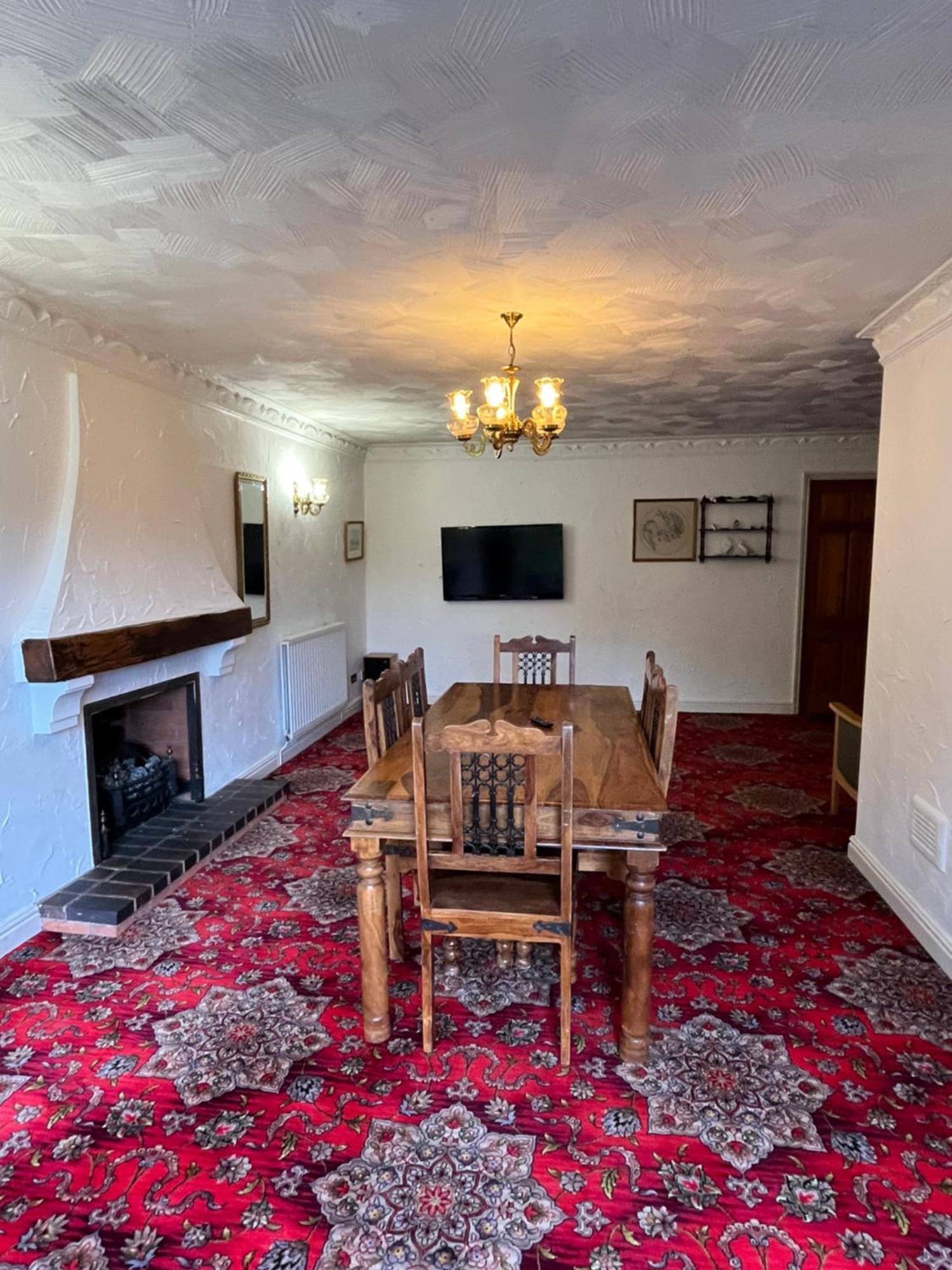 Unwind In Comfort At Cosy Caradus Your 4 Bedroom Home Sweet Home! Birmingham Kültér fotó