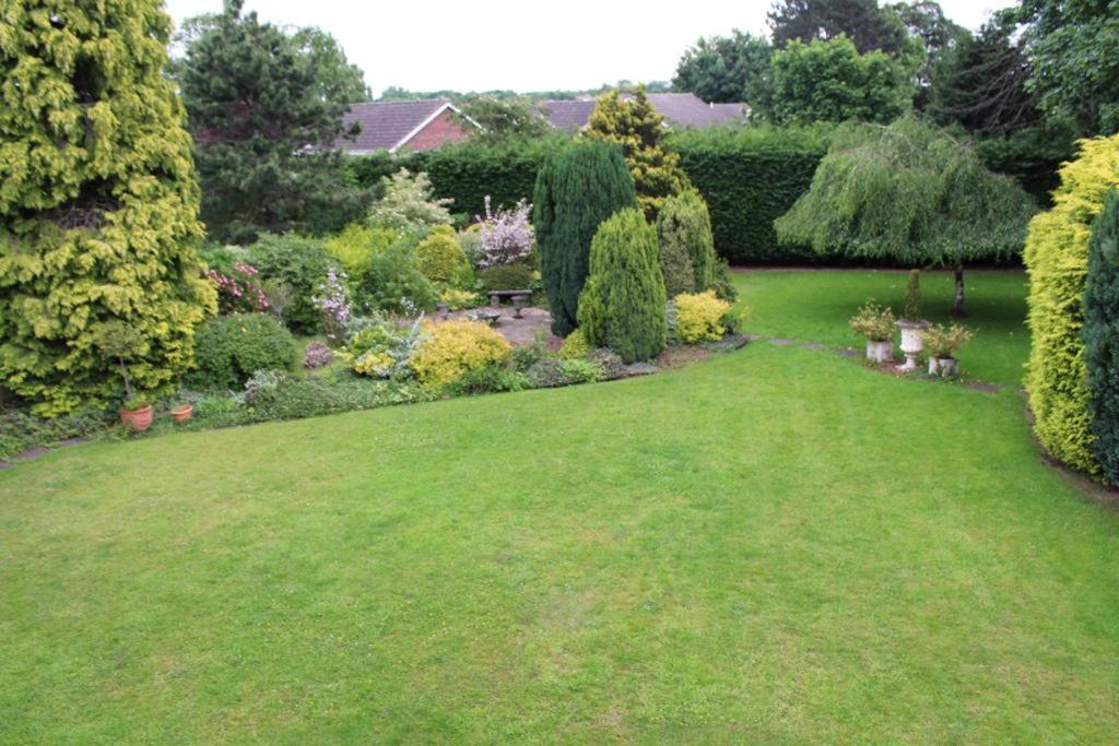 Unwind In Comfort At Cosy Caradus Your 4 Bedroom Home Sweet Home! Birmingham Kültér fotó