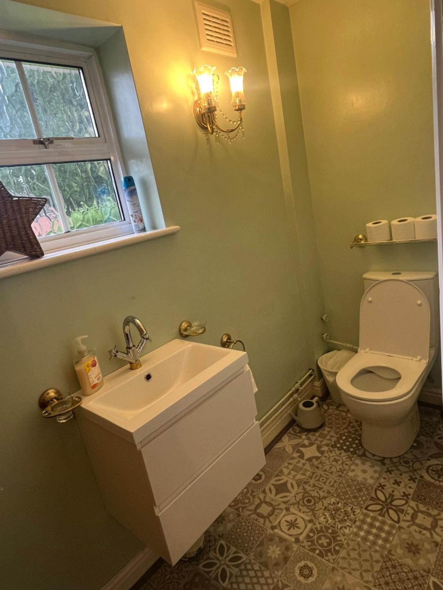 Unwind In Comfort At Cosy Caradus Your 4 Bedroom Home Sweet Home! Birmingham Kültér fotó